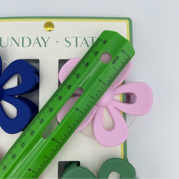 4 Colorful Flower Hair Claws - Picture 3 of 4